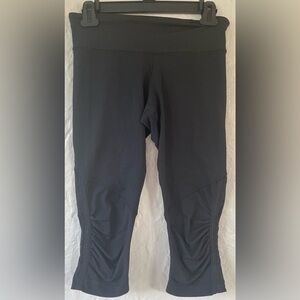 Lululemon Women's Crop Black Capri Legging Size 6 Ruched Ruffled Mesh